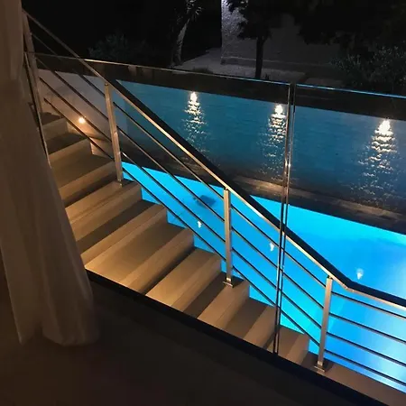 Oasi Con Piscina Reitani